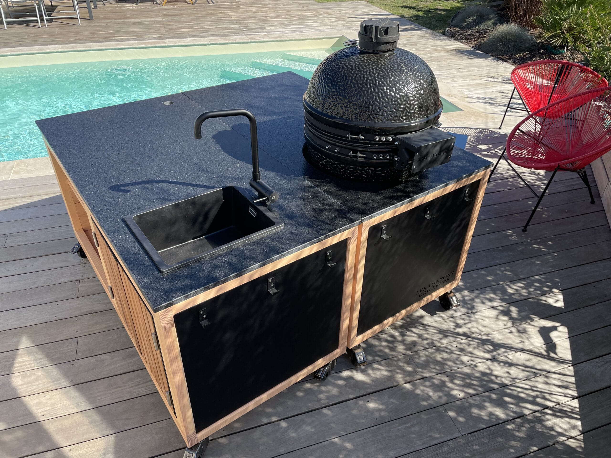 Cuisine extérieure Prestige K+E, encastrement pour Kamado de taille L ou M + évier/mitigeur. 1 porte, 1 tiroir, 1 étagère. – Image 3