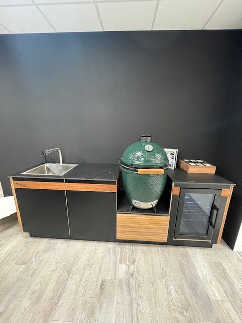 Cuisine extérieure Prestige K+E, encastrement pour Kamado de taille L ou M + évier/mitigeur. 1 porte, 1 tiroir, 1 étagère. – Image 8