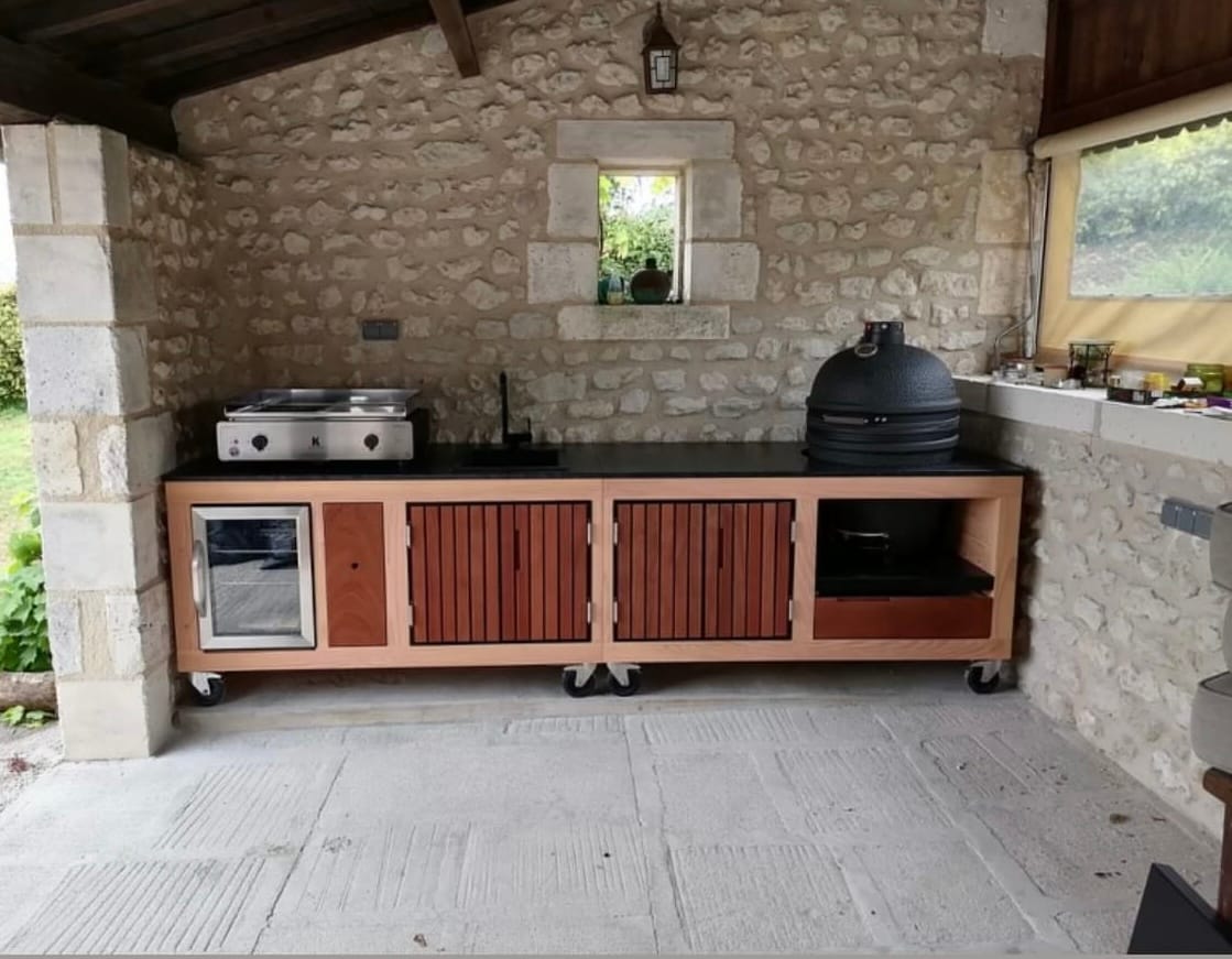 Cuisine extérieure Prestige K+E, encastrement pour Kamado de taille L ou M + évier/mitigeur. 1 porte, 1 tiroir, 1 étagère. – Image 9