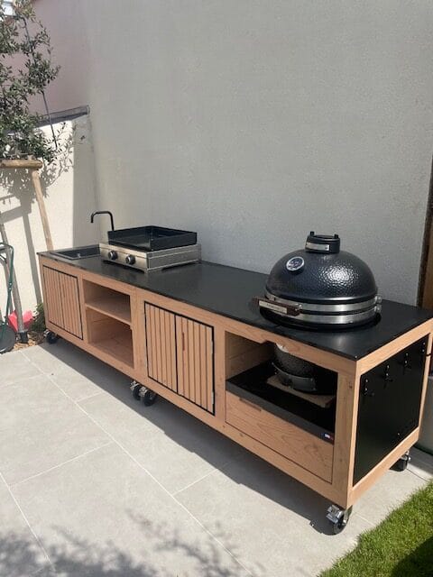 Cuisine extérieure Prestige K+E, encastrement pour Kamado de taille L ou M + évier/mitigeur. 1 porte, 1 tiroir, 1 étagère. – Image 6